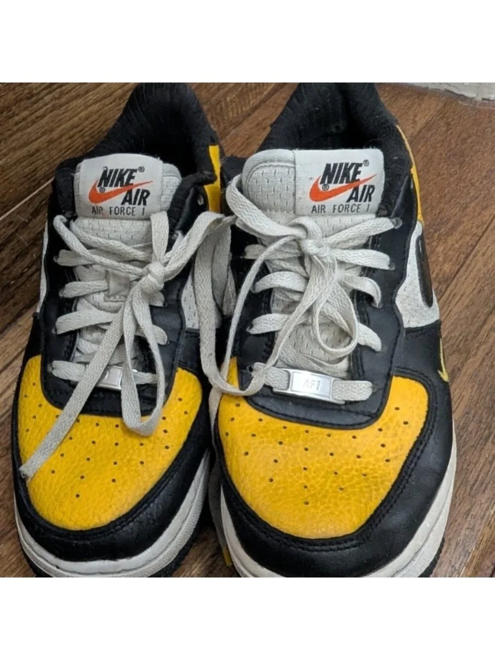 Nike Air Force 1 LV8 runners. Gold & black, Youth size 5.5.